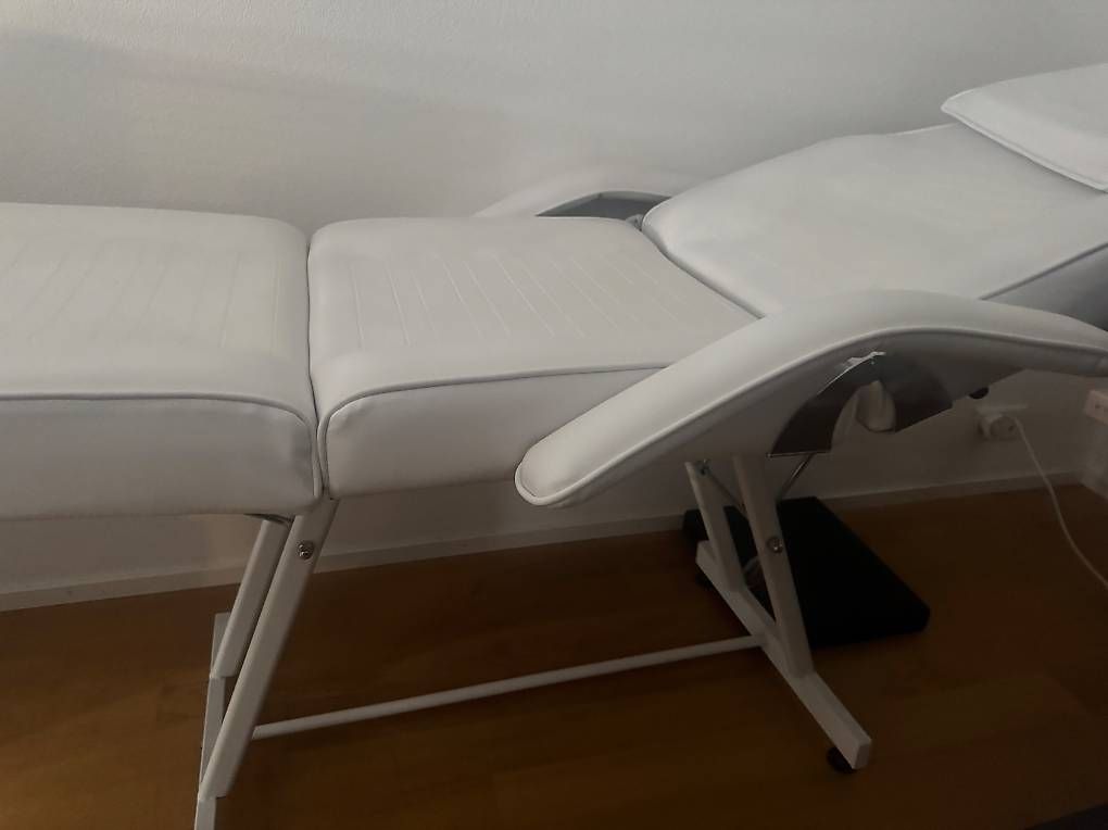 Lettini & sedie per cosmetici: Kosmetikliege in weiss – Usato da Döttingen venduto da nin_8qfr 1