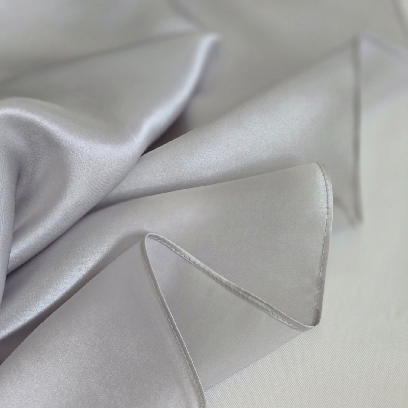Foulard & Sciarpe: New 53cm Silk Scarf Square Silver Light Grey Plain Color – Nuovo e nell'imballaggio originale da Baar venduto da virginiablossoms 7