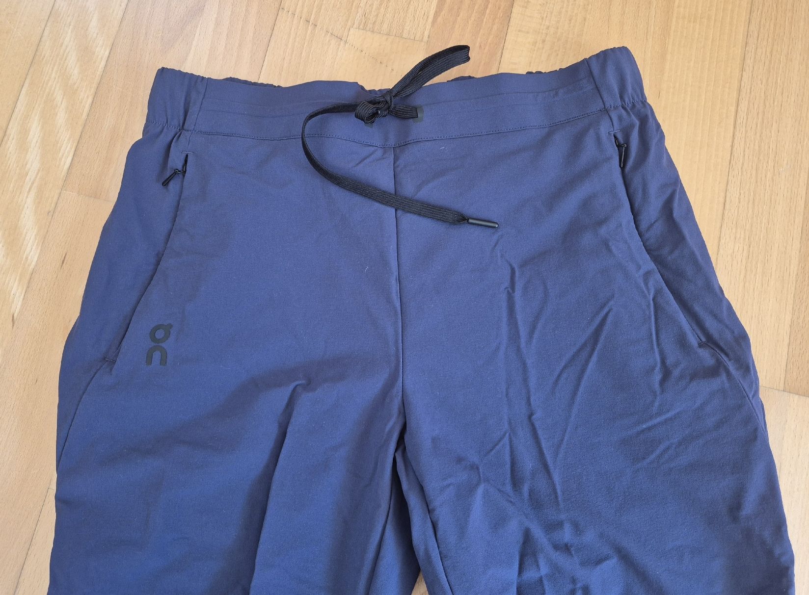 Pantaloni: On Damenhose Run on clouds S – Usato da Silvaplana venduto da suwiss22 1