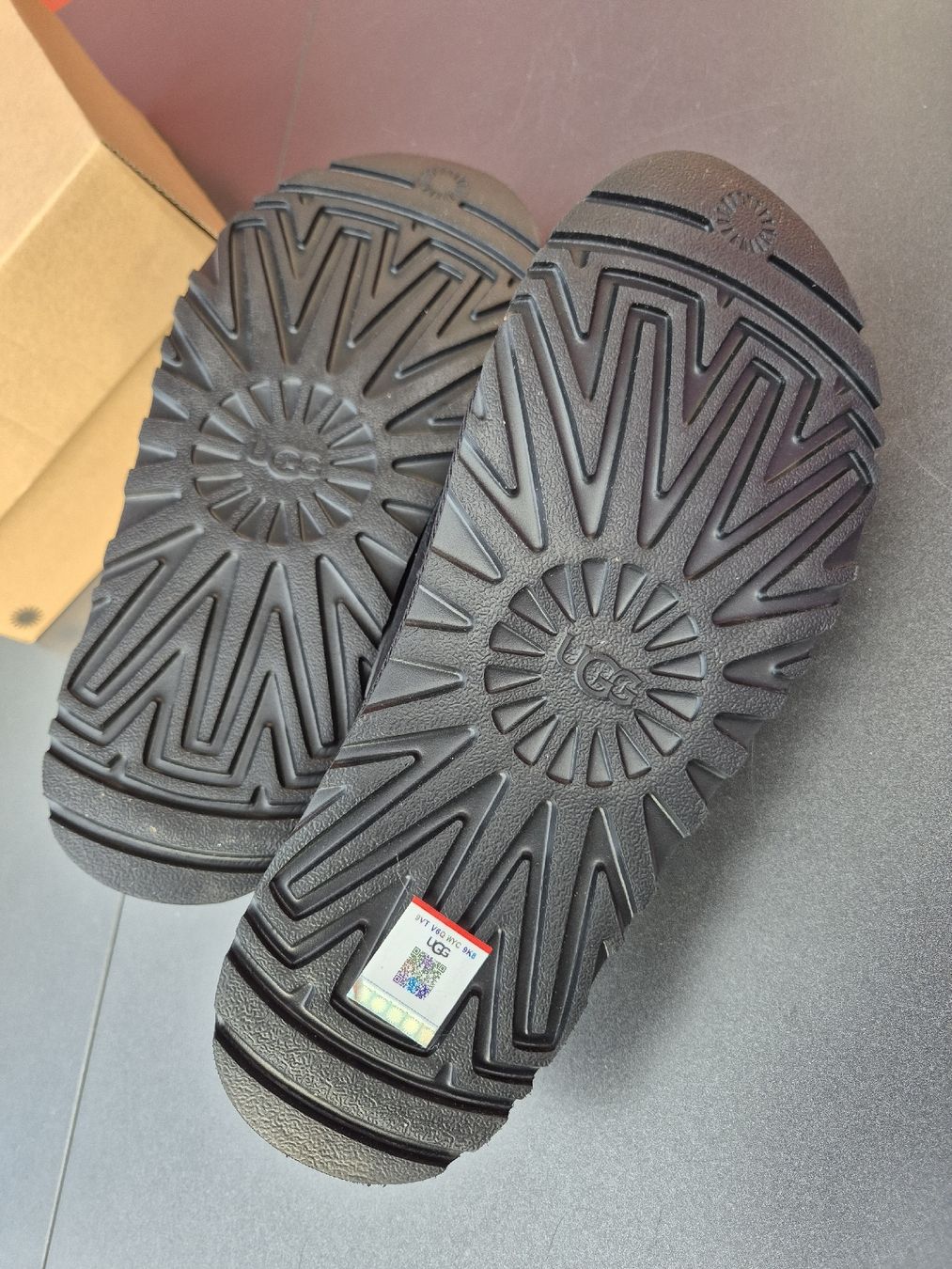 Ugg Chaussures femmes: Ugg Slides Gr. 42 – D'occasion à Steinen par sius21 3