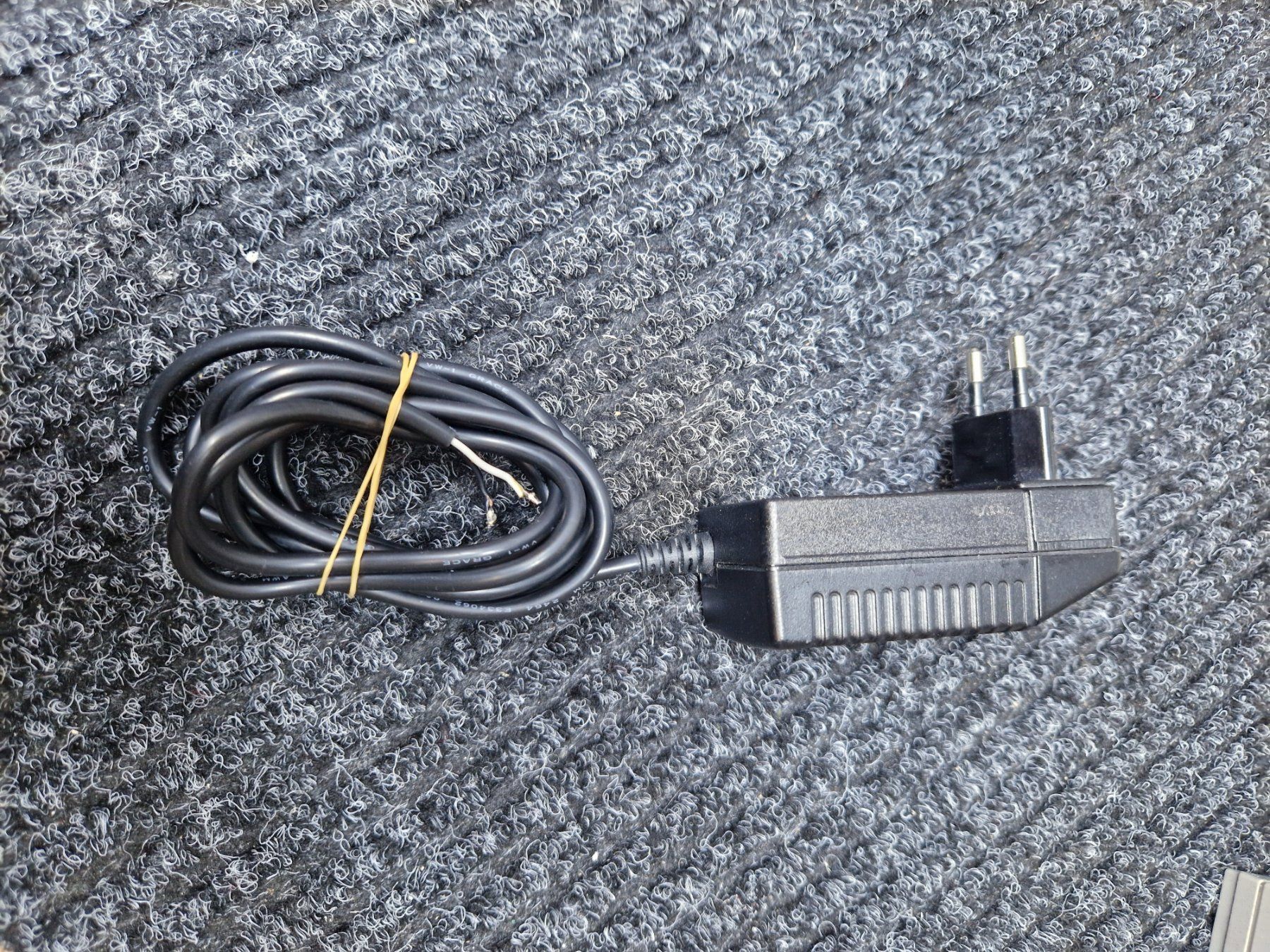 Akkus & Batterien: Li-ION Ladegerät Adapter 12V ohne Stecker – Gebraucht aus Würenlos von Oergeli1 4