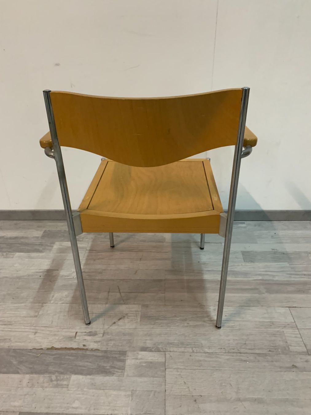 Horgen Glarus Stühle: Stapelstuhl von Horgenglarus mit Armlehne – Gebraucht aus Zürich von ZuercherBrockenhaus 3