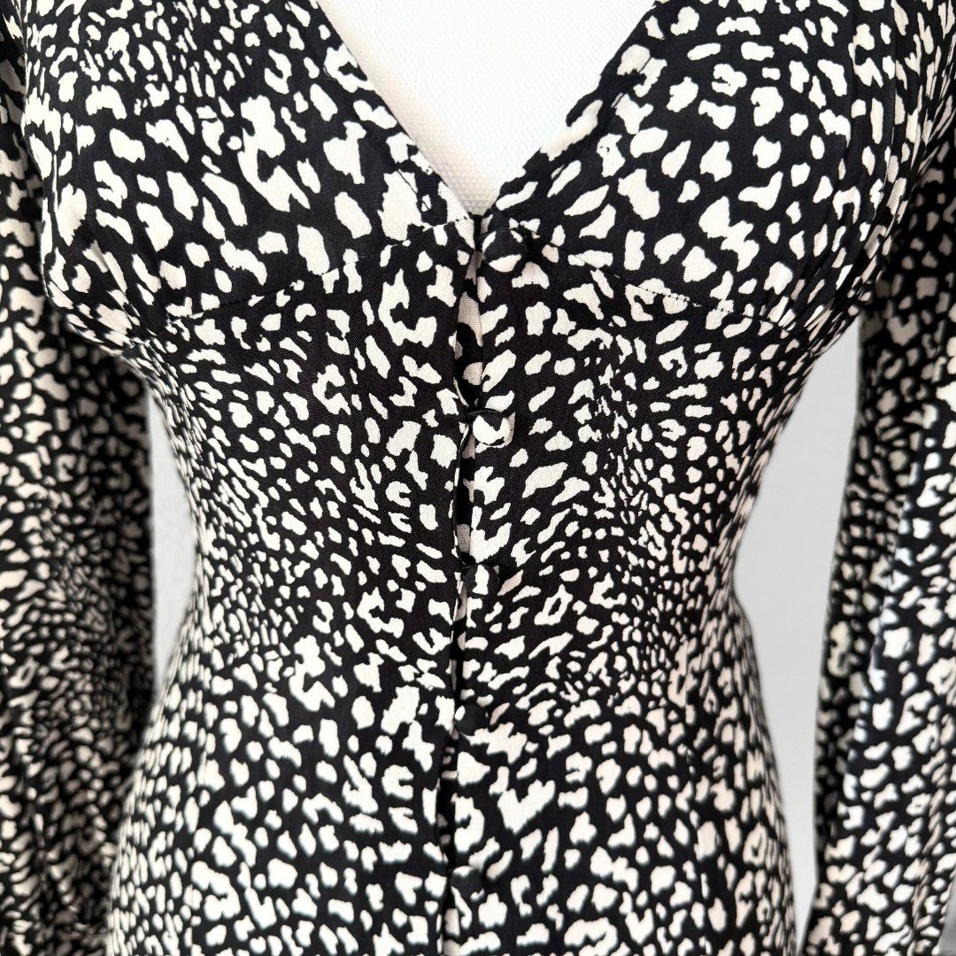 Zara Kleider: ZARA Robe Noire & Blanche - Taille XS - NEUF – Neu (gemäss Beschreibung) aus Vevey von secondlifevevey 1