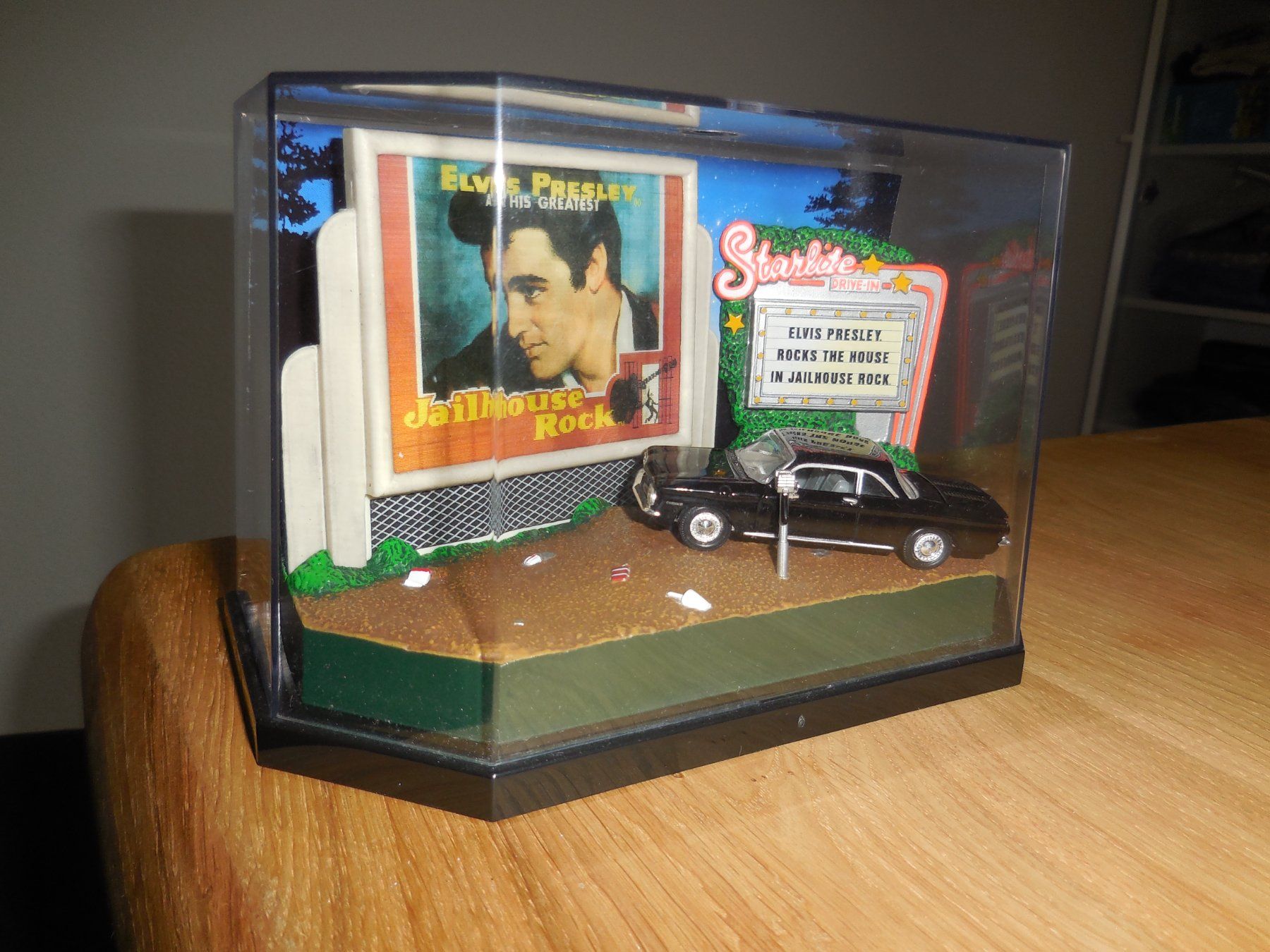 Matchbox Modellautos: Matchbox Elvis Presely Diorahm Corvair – Neu und originalverpackt aus Wetzikon ZH von 65corsa 1