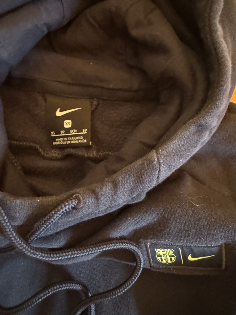 FC Barcelona Maglioni & Felpe: Pull à capuche Nike FC Barcelone – Usato da Les Giettes venduto da joelledu 2