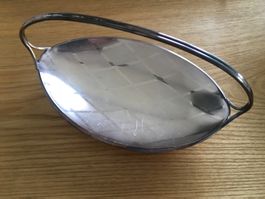 versilberte Schale mit Henkel