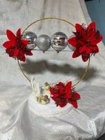 Weihnachtsdeko mit Kugeln, Blumen und Vögel, Handarbeit