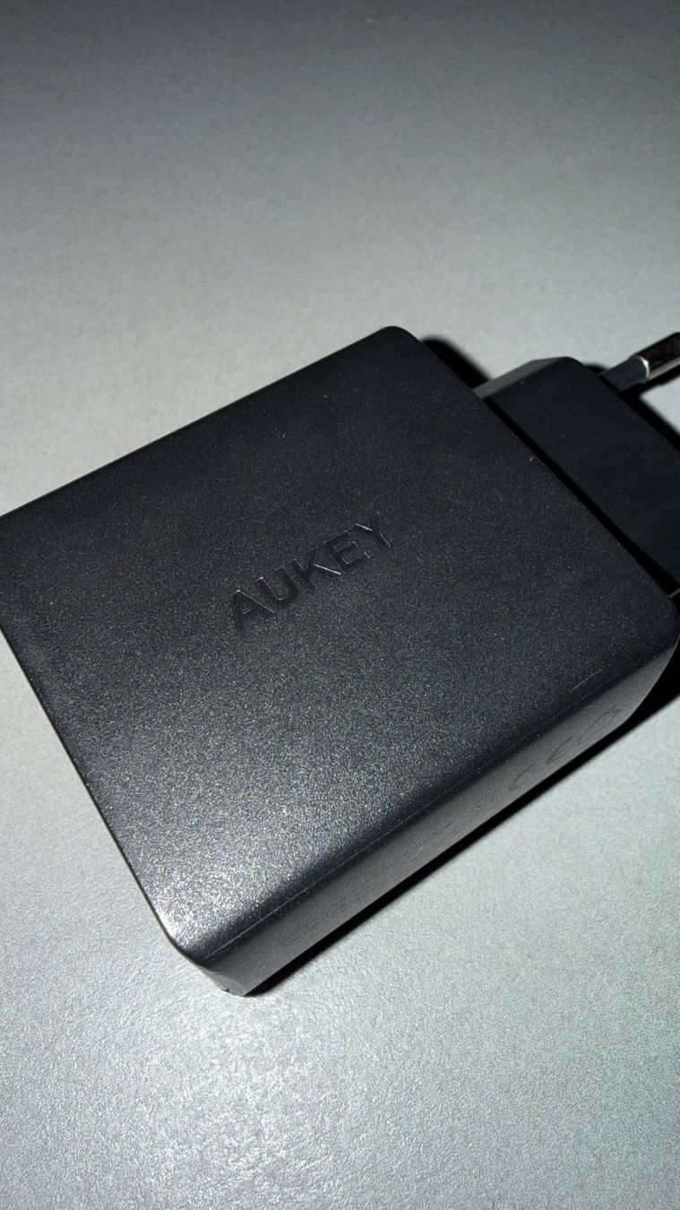 Aukey Caricabatterie: Aukey USB-C Charger (29 W) – Nuovo (secondo la descrizione) da Davesco-Soragno venduto da luganoluxuryshop