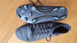 NIKE Fussballschuhe Gr. 36.5, schwarz