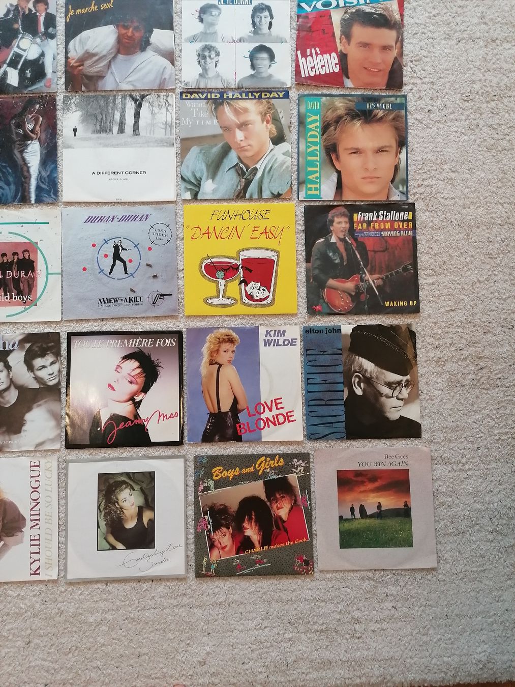 Dischi in vinile: 44 disques vinyles 45 tours année 90s – Usato da Bougy-Villars venduto da Vogue 3