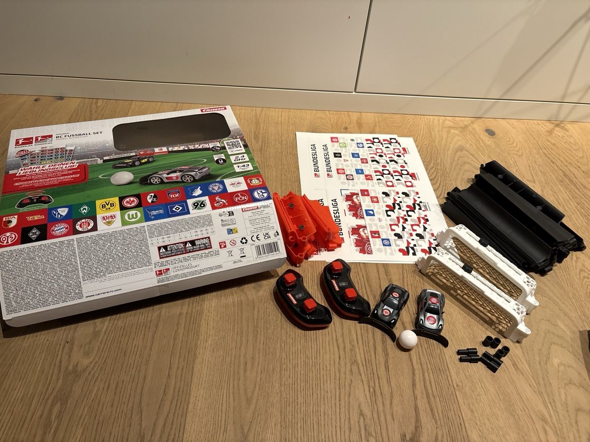 Carrera Piste: Carrera RC Fussball Set – Usato da Erlinsbach venduto da Camara4