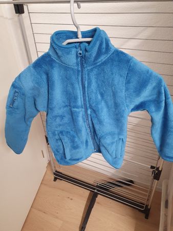 schöne neuwertige Fleece Jacke 104