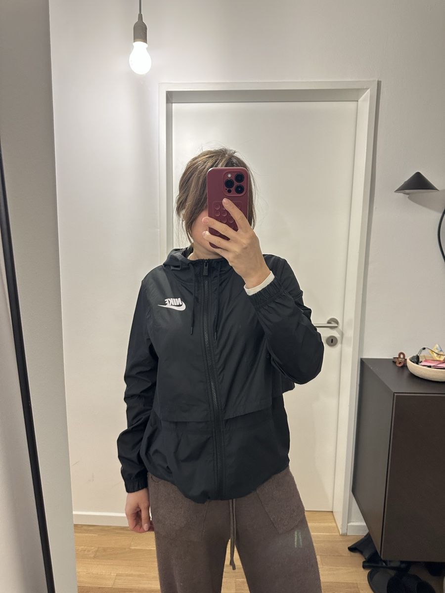 Nike Jacken: Nike Windjacke Größe S schwarz – Gebraucht aus Zürich von foo_gy2t 3