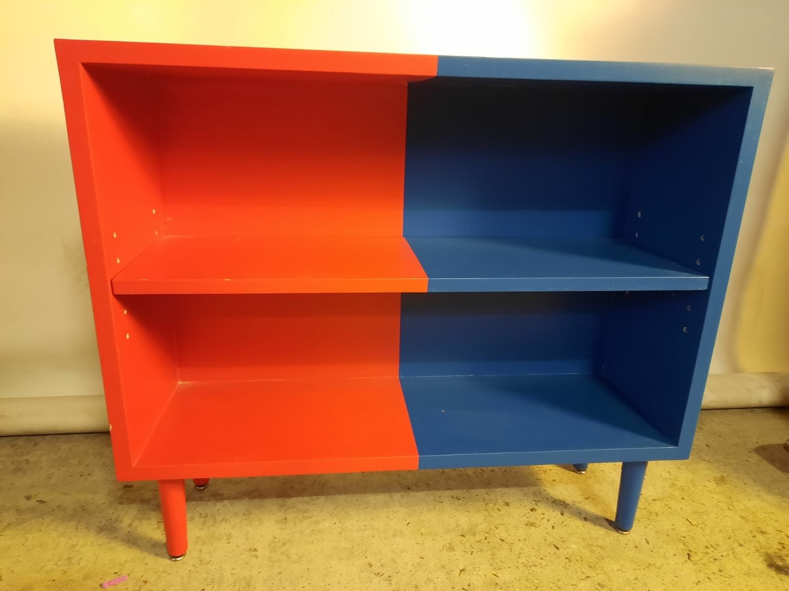 Scaffali: FC Basel Regal / Komode Handbemalt Holz Eingizartig – Usato da Münchenstein venduto da tsp01