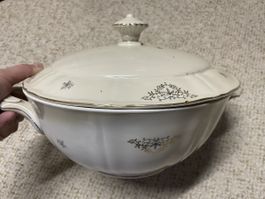 Soupière vintage en porcelaine avec couvercle