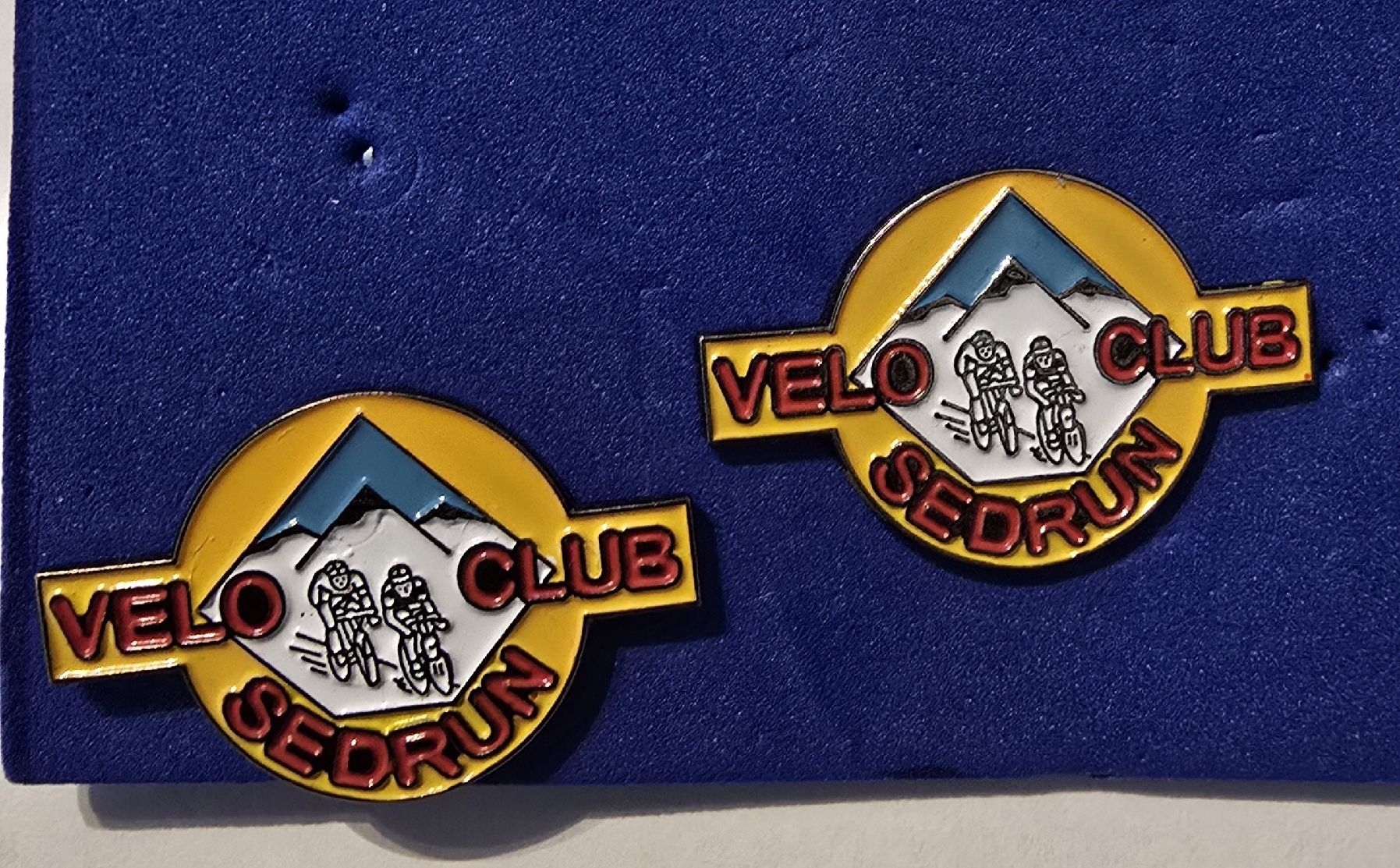 Placchette & Badge: 4 Pins/Anstecknadeln von Sedrun – Nuovo (secondo la descrizione) da Winterthur venduto da Winti0 2