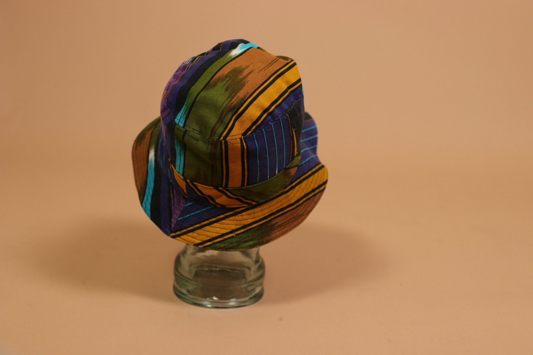 Kenzo Copricapi, berretti & cappellini: vintage KENZO Cotton Bucket Hat – Usato da Hombrechtikon venduto da BAZ-Vintage 3