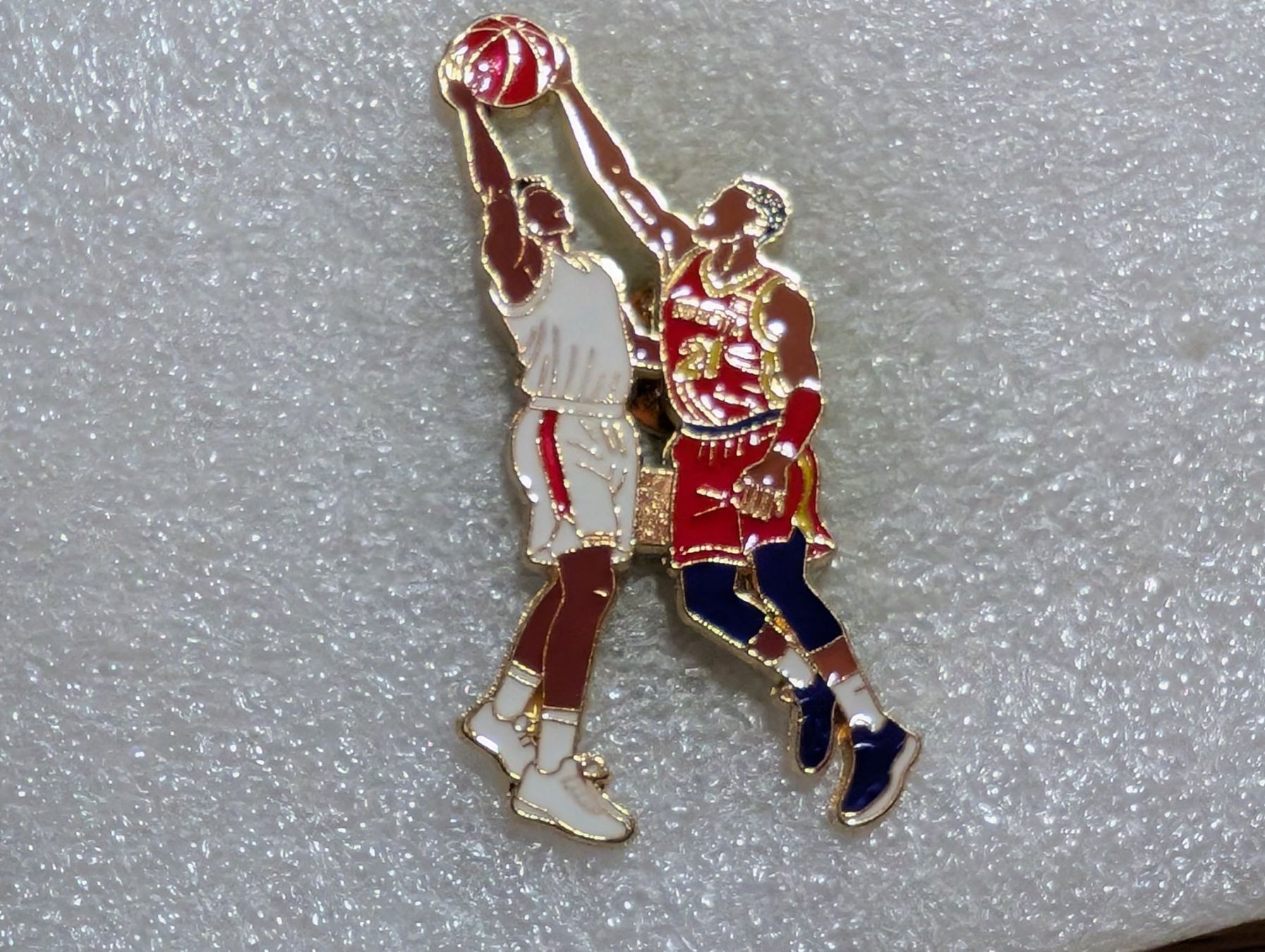 Plaketten & Abzeichen: Ansteckpin 241: NBA Spieler – Gebraucht aus Oppligen von Pin-Fall-Shop