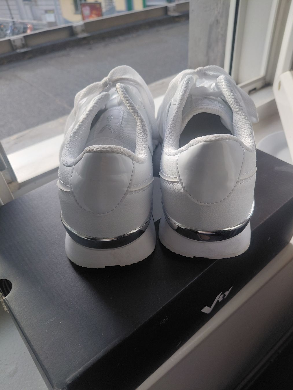 Damenschuhe: Baskets Vty blanches T40 neuves – Neu (gemäss Beschreibung) aus Montreux von san_5mgz 1