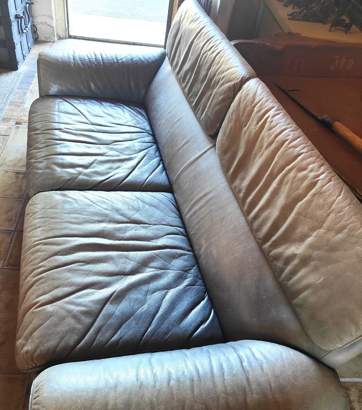 Sofas: Ledersofa 3-Sitzer hellgrau – D'occasion à Buch b. Frauenfeld par Sesi13 1