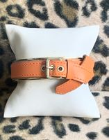 Schicker Kunstlederarmreif in Gold/Orange von Miezko