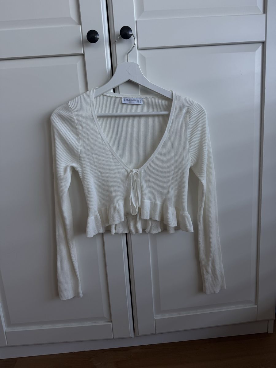 Stradivarius Pulls & Sweat-shirts: Stradivarius Strickjacke weiss gerippt – Neuf (Voir description) à Adligenswil par lor_2zfw