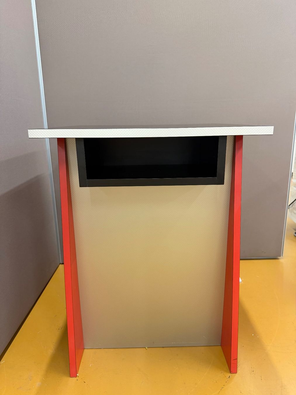 Commodes: Ausstellungsmöbel – D'occasion à Dietlikon par ComdatAG 5