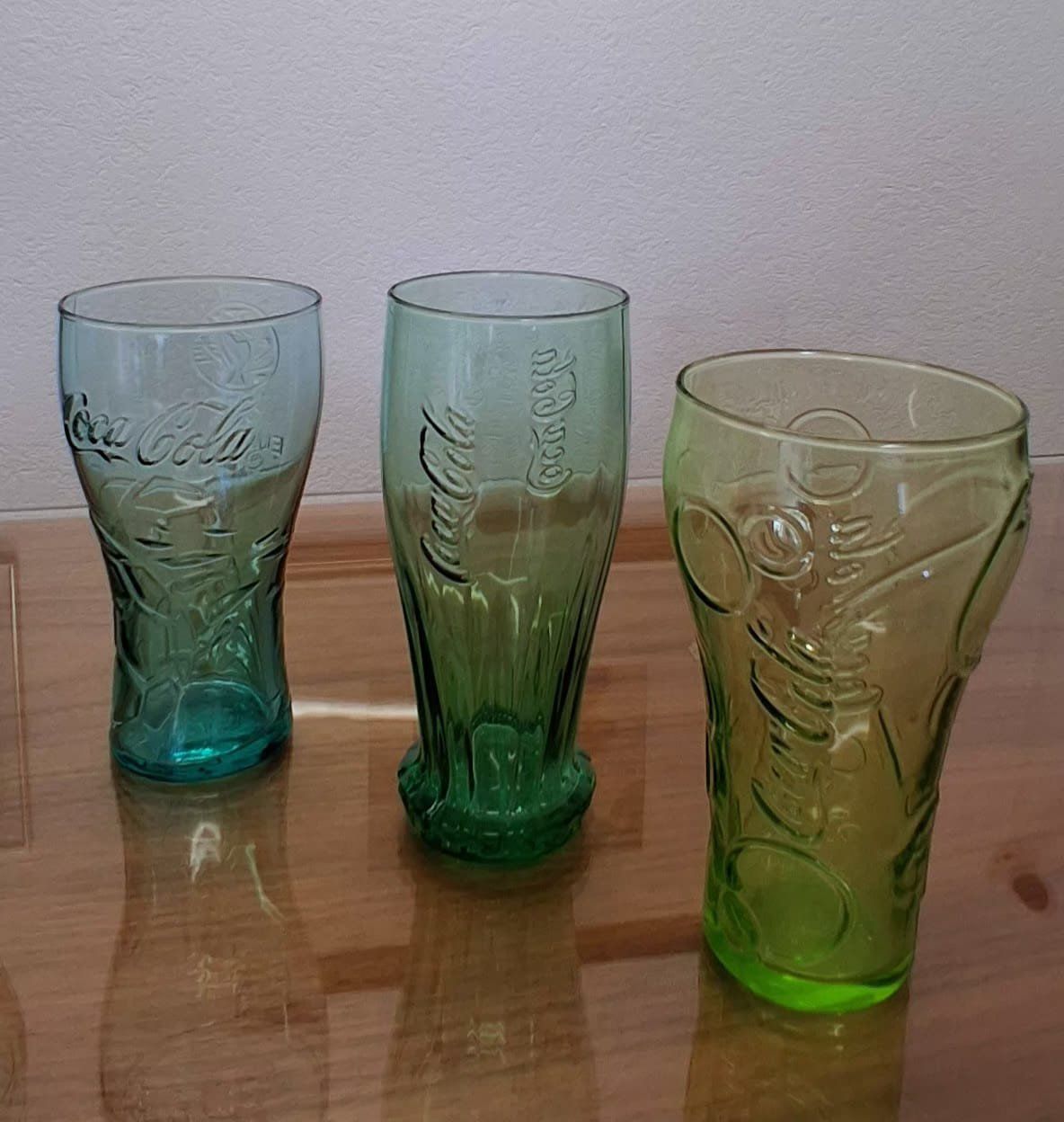 Coca-Cola Bicchieri: Coca-Cola Gläser Set 6 Stk, verschiedene Farben – Usato da Sonceboz-Sombeval venduto da ant_cd5j 6
