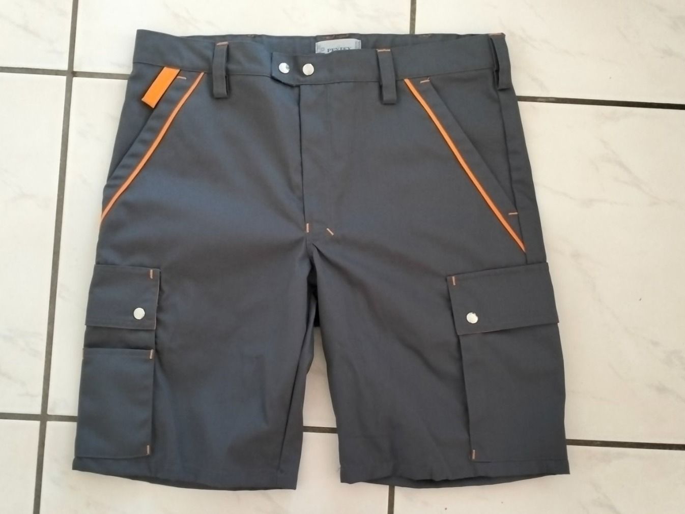 Pantaloni: Arbeitsshorts Gr.46 – Nuovo (secondo la descrizione) da Uerkheim venduto da Justi.y
