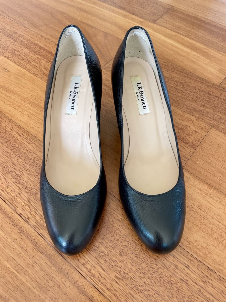 Scarpe da donna: Black leather wedges L.K. Bennett, Gr. 38 – Nuovo (secondo la descrizione) da Küsnacht ZH venduto da Zubli 1