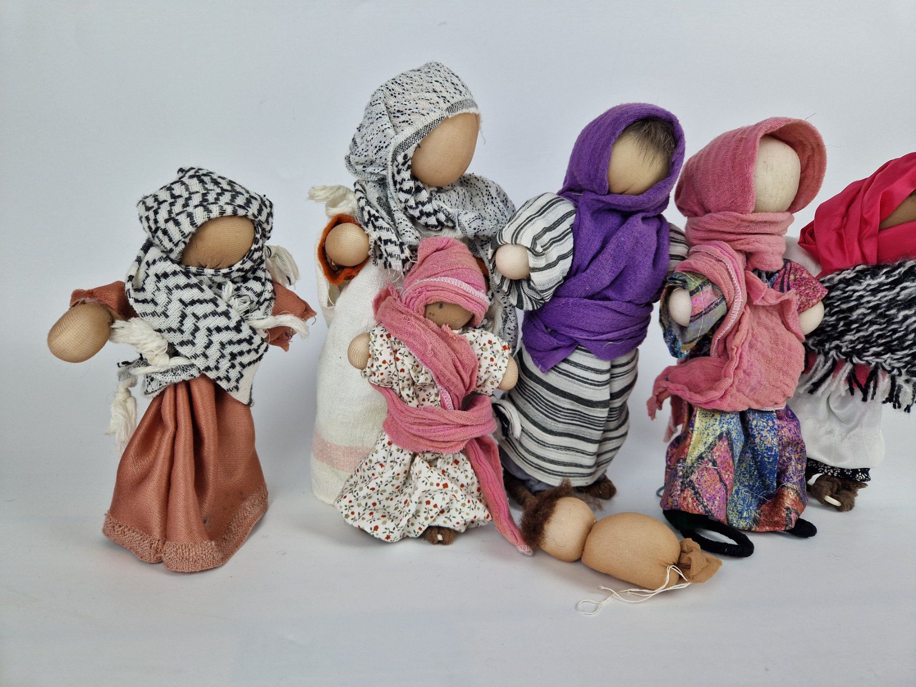 Statuette: Weihnachtsfiguren aus Strumpfhosen – Usato da Muhen venduto da Restwert_Muhen 3