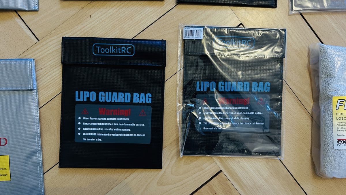 Modellismo RC: Lipo Safe Liposafe Bags mit Fireballs – Nuovo (secondo la descrizione) da St.Gallen venduto da holyhobby 1