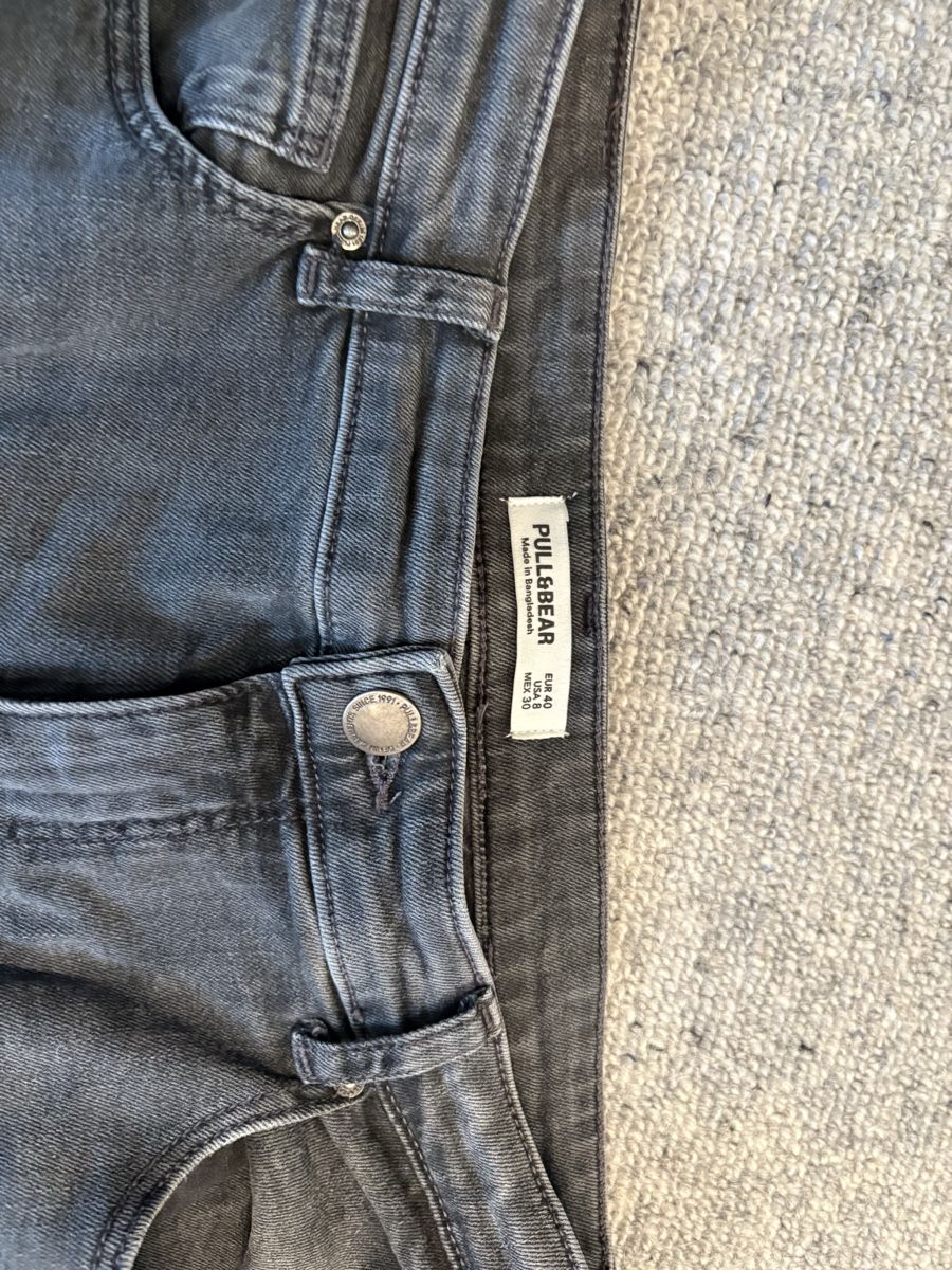 Pull&Bear Jeans: Graue Pull&Bear Jeans Damen Gr. 40 Fransen Saum Sommer – Usato da Ebertswil venduto da shushuj 1