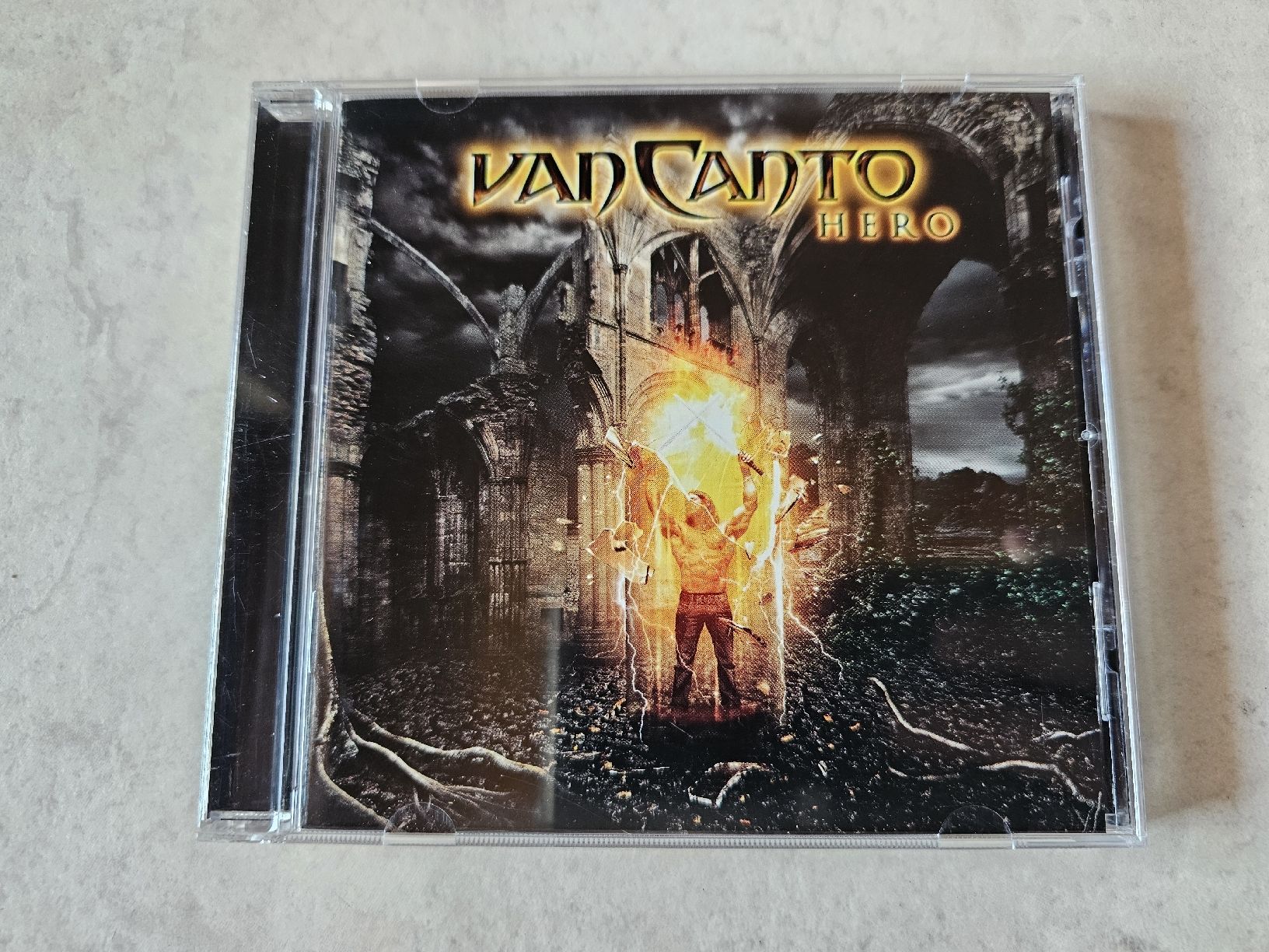CD: Van Canto  -  Hero – Usato da Schneisingen venduto da backstore24