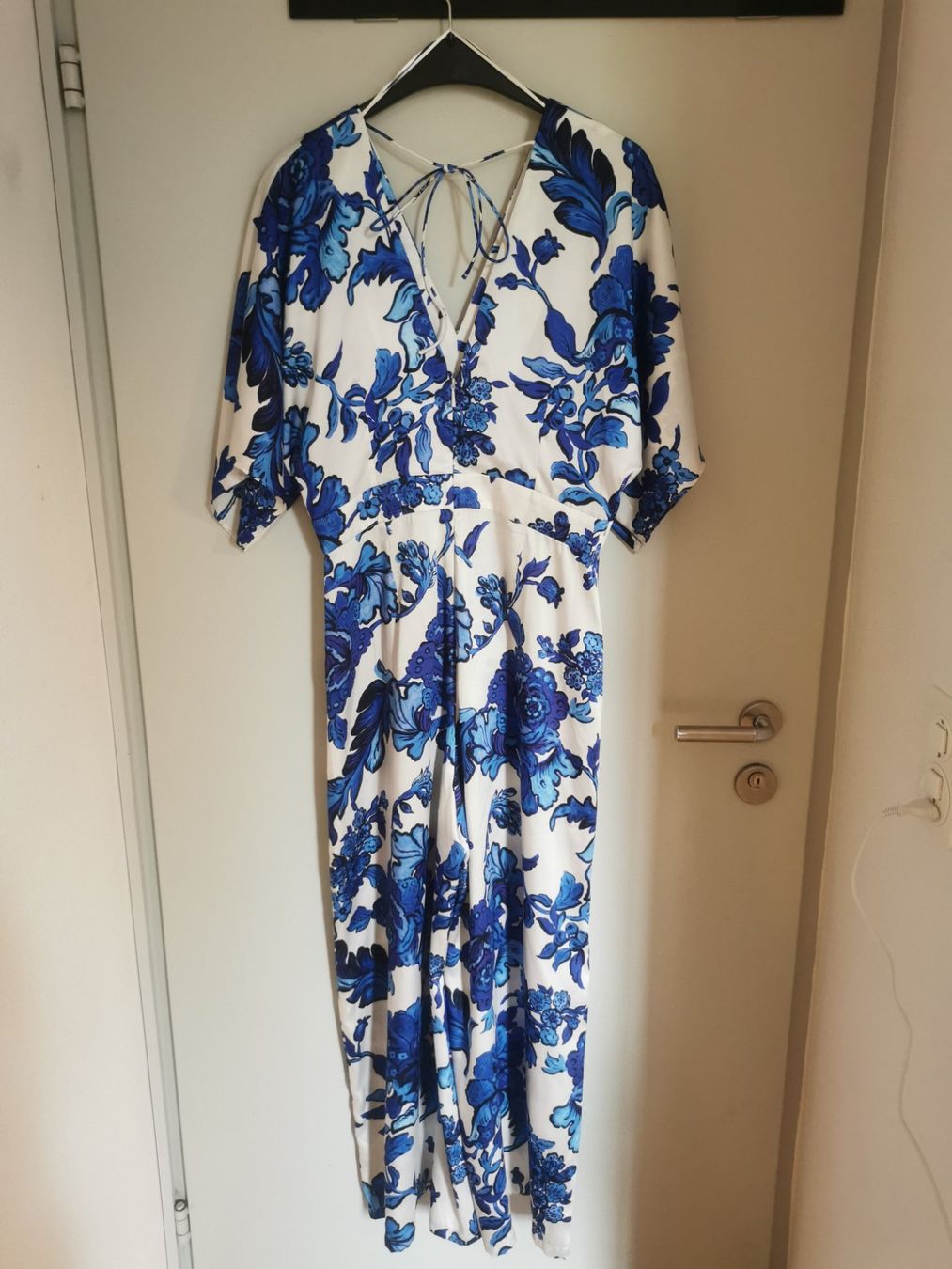 Mango Jumpsuits: Jumpsuit Mango mit Blumenmuster in Blau Weiss – Neu (gemäss Beschreibung) aus Zürich von fil_t2br 2