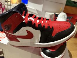 Baskets Air Jordan 1 Mid rouge/noir taille 42,5