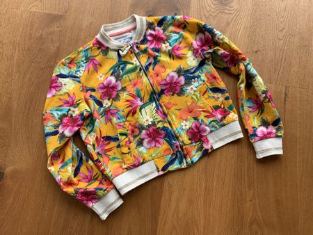 Sommer Jacke mit Blumenmuster, Grösse S, Top Zustand!