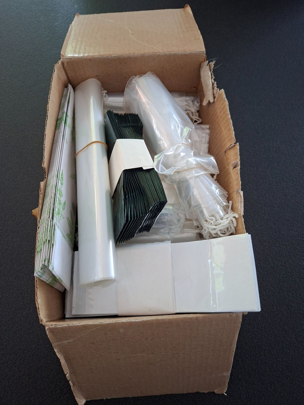 Kit bricolage: Verpackungsmaterial: Neue Tüten, Beutel & Bänder C... – Nuovo (secondo la descrizione) da Bäriswil BE venduto da Rezz 1