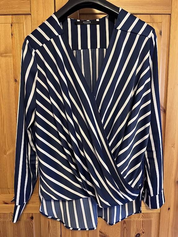 Camicette: Neue Damenbluse Guess – Usato da Laax GR venduto da sue987