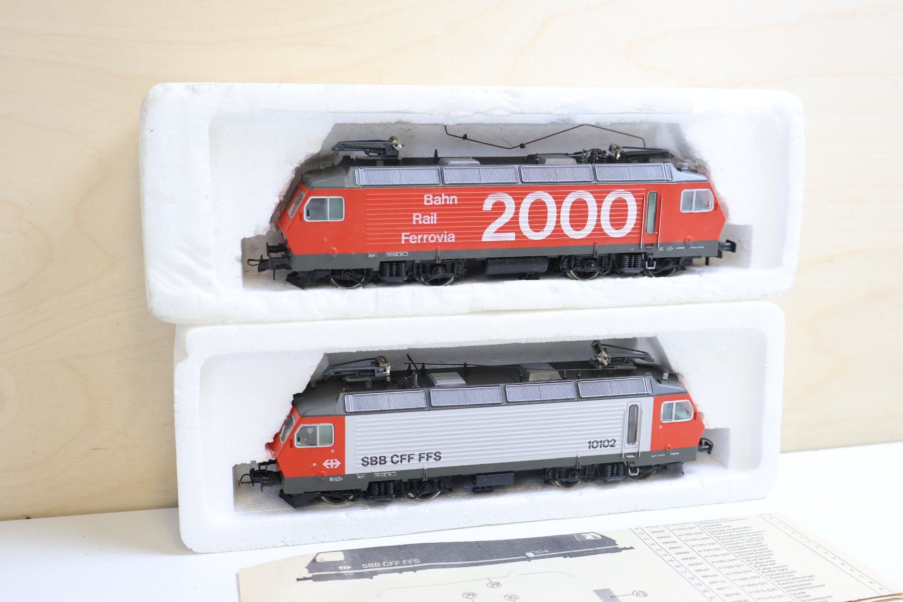 Roco Modelleisenbahnen: ROCO 2 x SBB Re 4/4 E-Lok - DC H0 Doppelpack – Gebraucht aus Winterthur von Monstera 1
