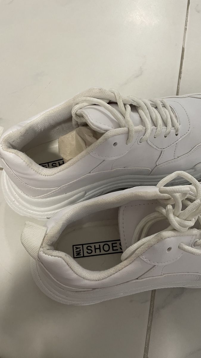 Scarpe da uomo: Weisse Turnschuhe – Nuovo (secondo la descrizione) da Bütschwil venduto da nao_y8tl 4