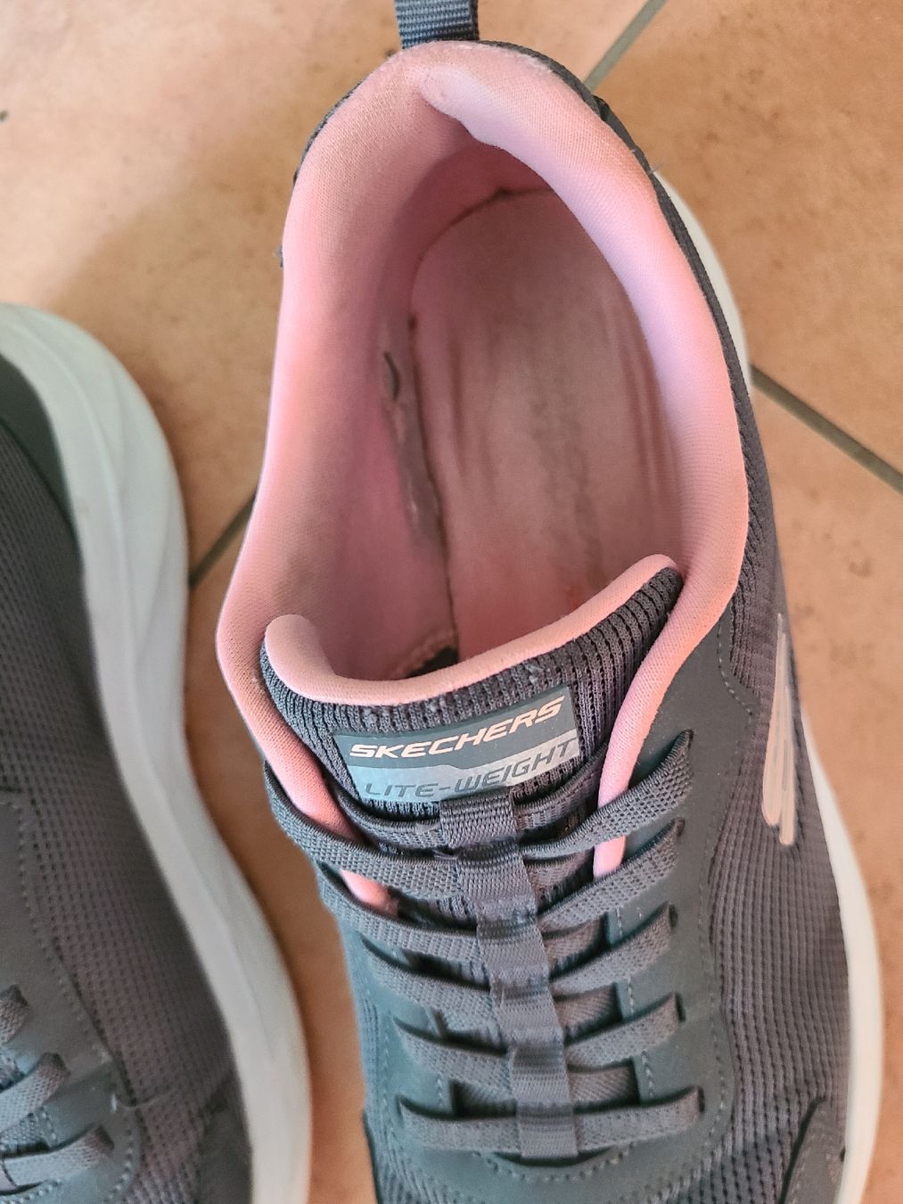 Skechers Scarpe da donna: Bequeme Damen Slechers Schuhe, gr 41 – Usato da Zihlschlacht venduto da Sun25 8