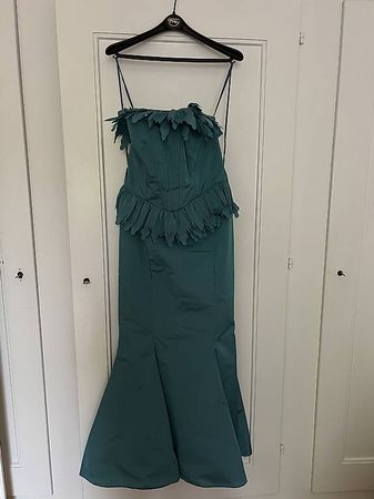 Elegantes, türkisfarbenes Kleid mit passendem Bolero