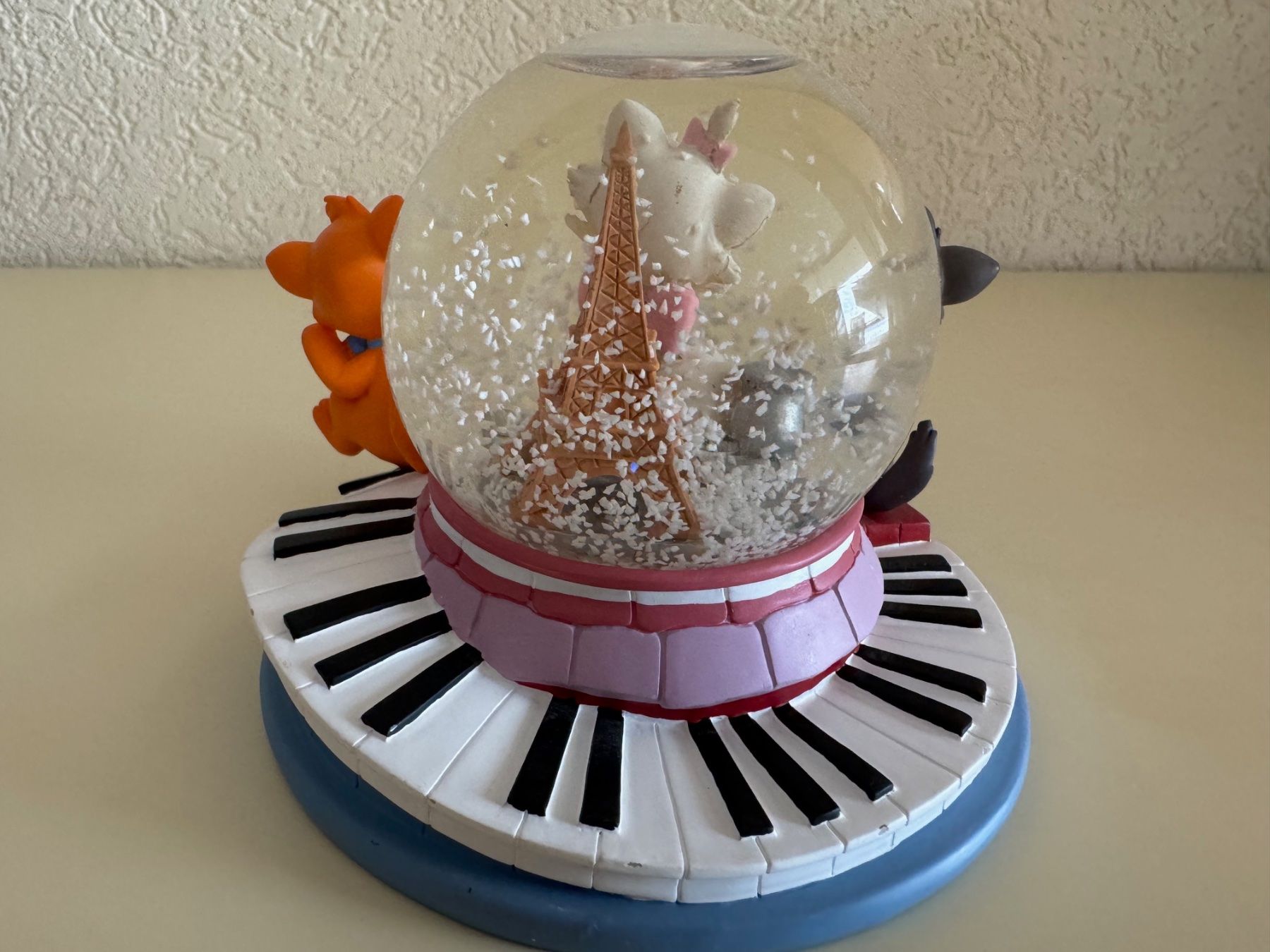 Disney Statuette: Snow globe Aristocats Disneyland Paris – Usato da St-Gingolph venduto da GoldenKeys 2