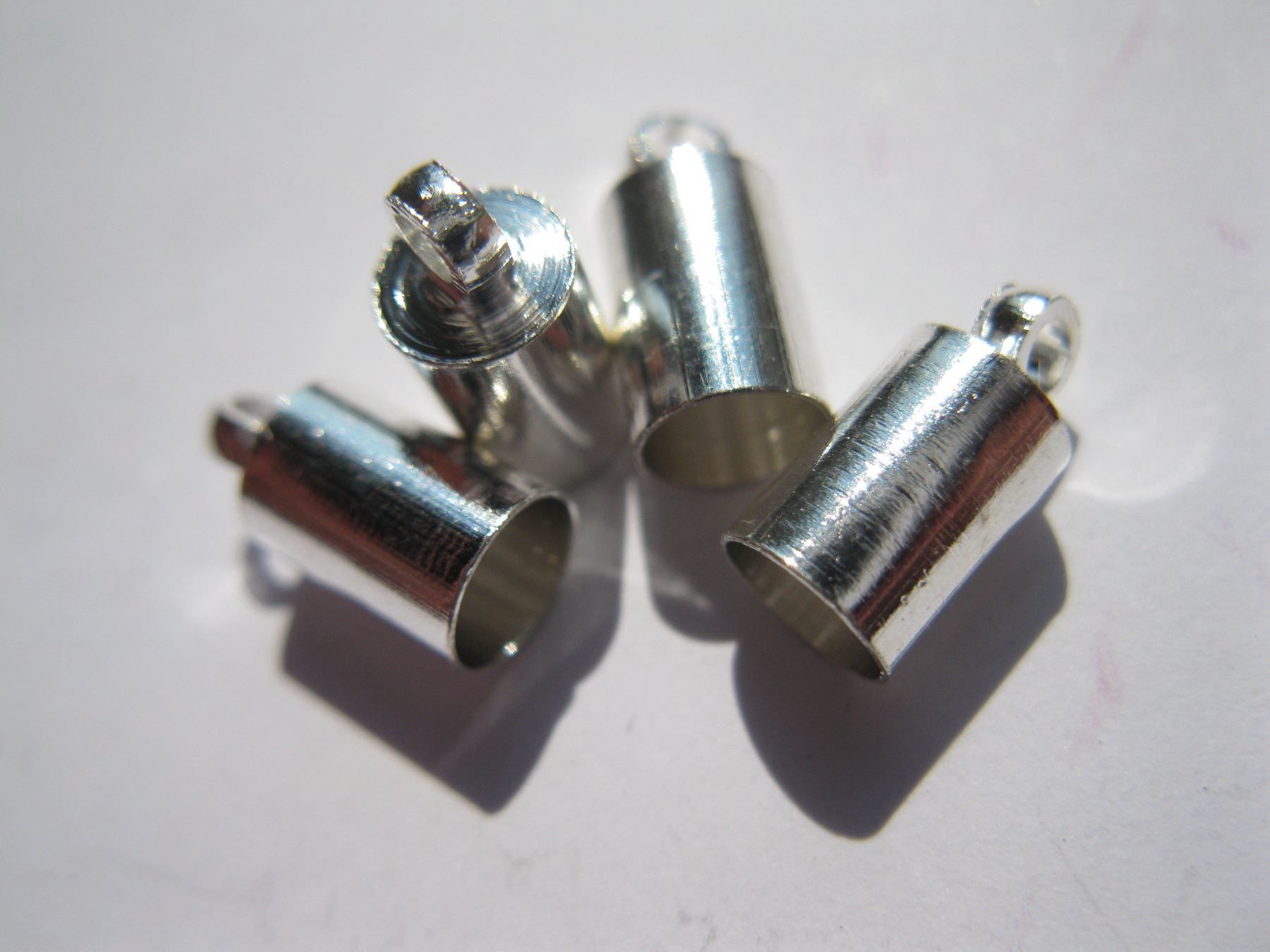Perle (finte): 8 Endkappen versilbert 5mm – Nuovo e nell'imballaggio originale da St. Margarethen TG venduto da LuanaKa 1