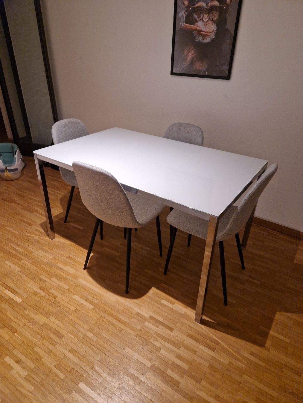 Tavoli: Kitchen dining table and 4 chairs – Usato da Basel venduto da vin_xf9k