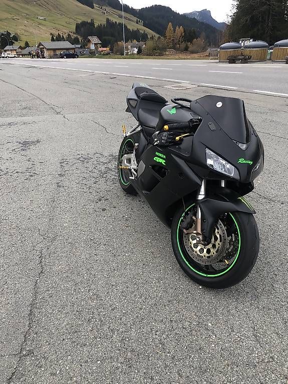 Strada: Honda cbr1000rr – Usato da Val-d'Illiez venduto da Joackim 1