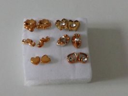 6 Ohrstecker (rot)goldfarbig (u.a.Klee, Herz, Schmetterling)