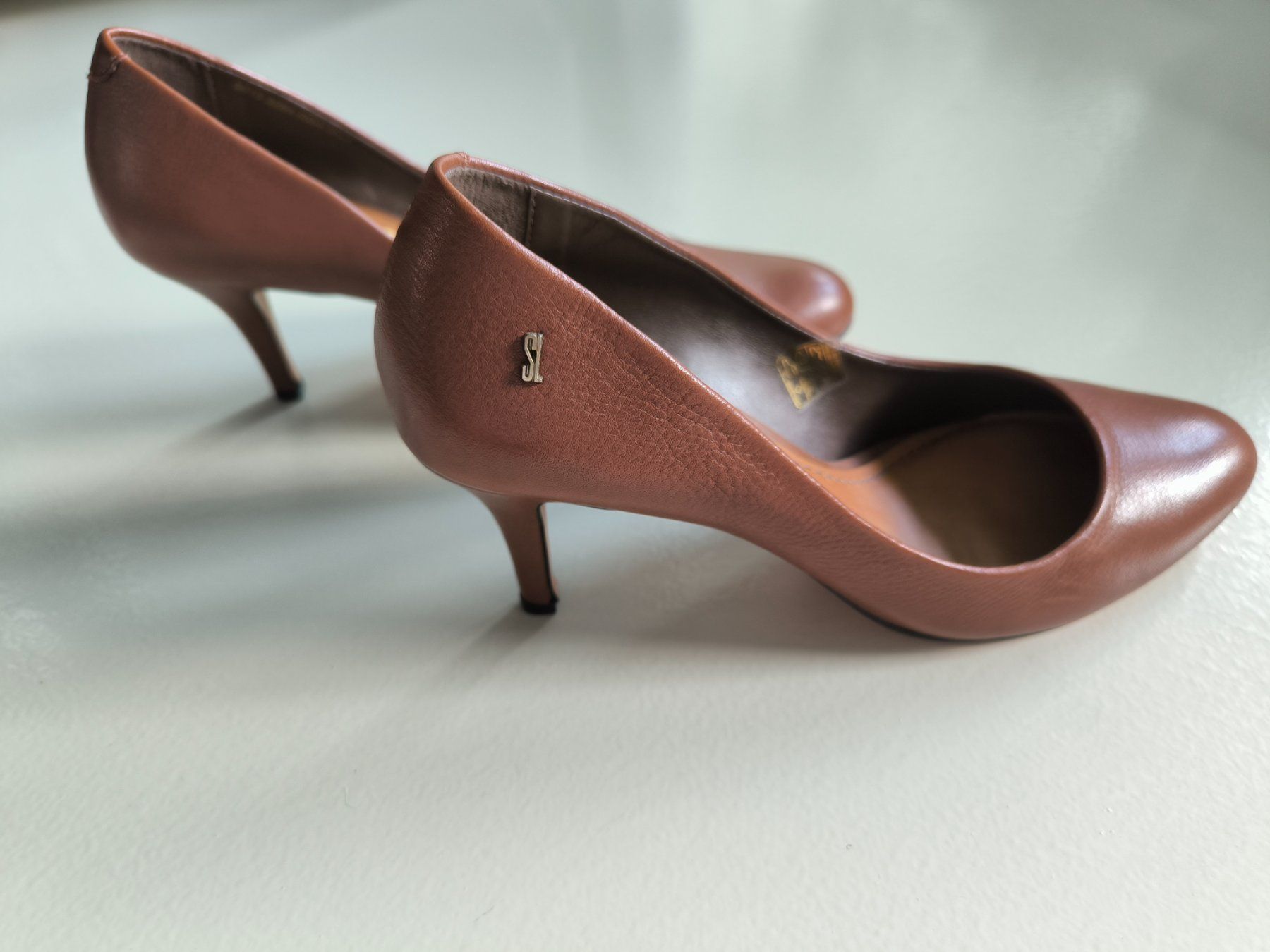 Scarpe da donna: Wunderschöne Pumps aus dunklem Kamelleder, Größe EU 39 – Nuovo (secondo la descrizione) da Wallisellen venduto da C_DM 3