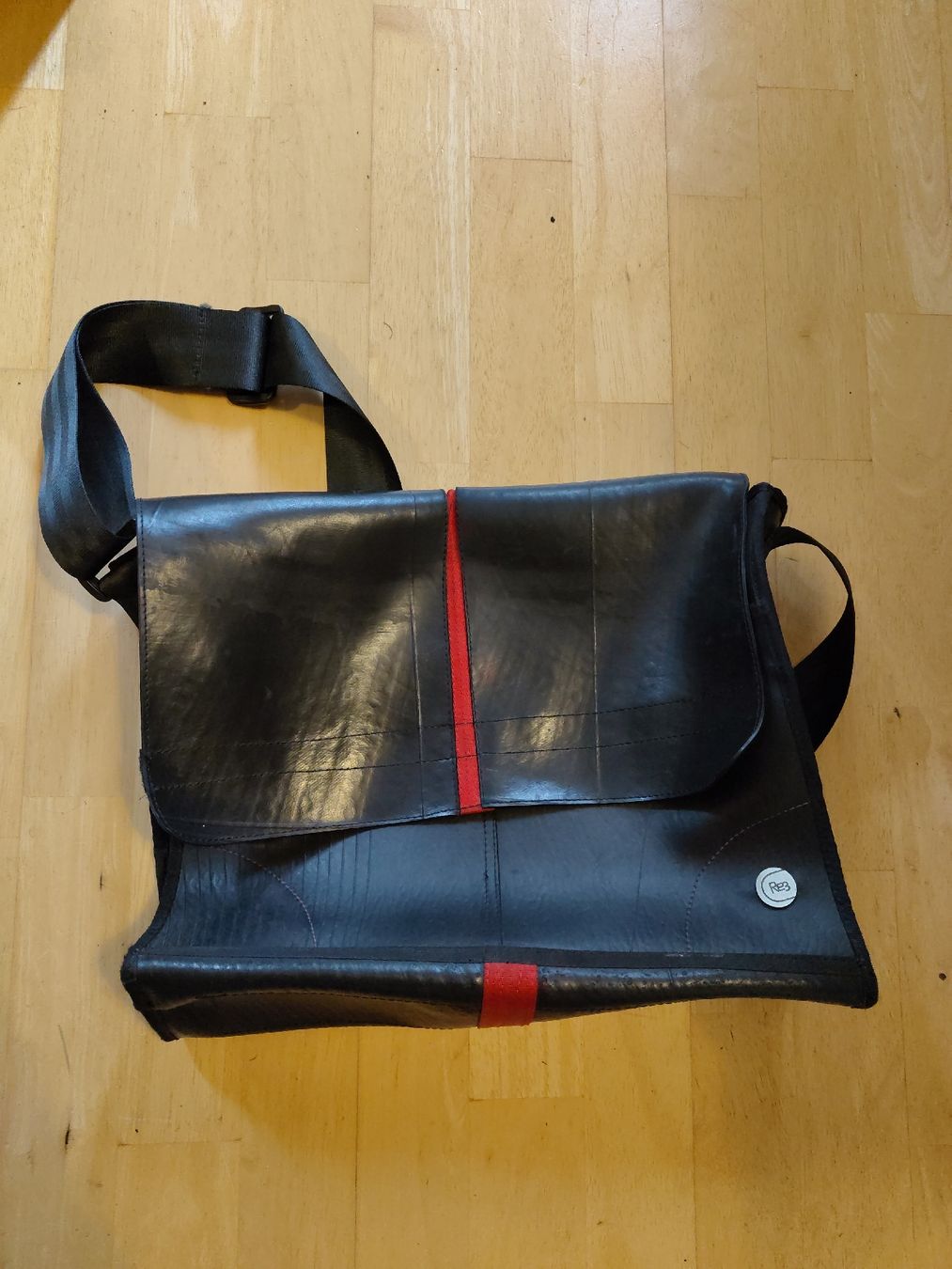 Altro in  Abbigliamento & Accessori: sac en pneu noir et rouge – Usato da Aïre venduto da syl_5cdg